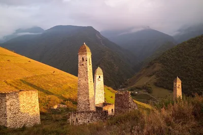 Горы Кавказа в стране Georgia Красивое Ла горы Стоковое Фото - изображение  насчитывающей облако, туризм: 113498434