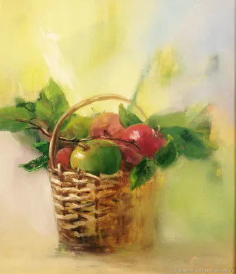 Сочные свежие яблоки в корзине на белом фоне | Премиум Фото