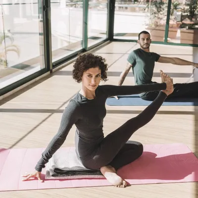 Reverse the Curve - Five -Minute Yoga | Йога для полных, Убрать живот, Йога  челлендж