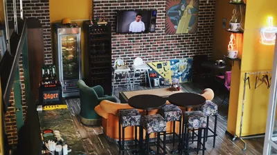 Потолок в ресторан (кафе): фото, особенности выбора