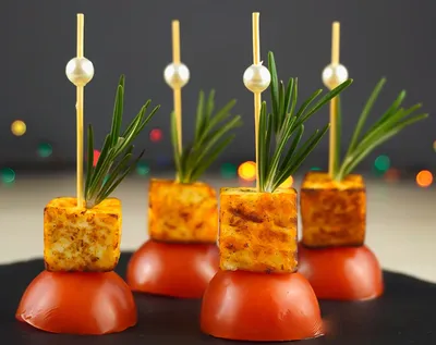 Канапе из фруктов. Фруктовые канапе на шпажках – великолепный десерт и  прекрасное украшение праздничного стола. Они подойдут по вкусу… | Instagram