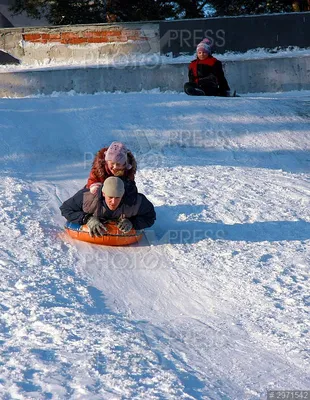 Лучшие снежные горки для катания на «ватрушках» в Петербурге и Ленобласти |  Sobaka.ru