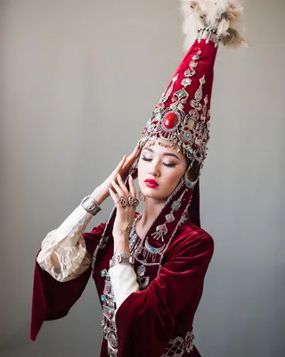 Казахская национальная одежда для женщин: что в нее входит, особенности