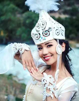 Казахский национальный костюм (68 фото): женский традиционный костюм казахов,  народный наряд для девочки из Казахстана | Этнические наряды, Костюм, Наряды