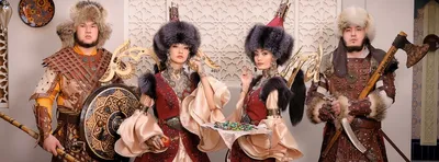 Изображение вектора танцевали девочки в костюме казахского национального на  фоне гор и летящей птицы Иллюстрация вектора - иллюстрации насчитывающей  плащ, добавлению: 212439894