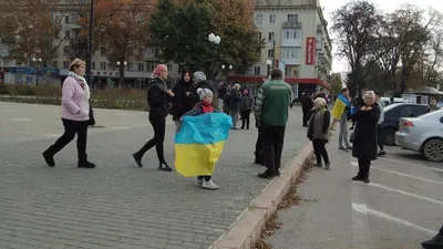 В центре Херсона громкие взрывы: над комендатурой оккупантов валит дым –  фото, видео