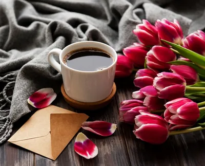 белые тюльпаны. кофе с круасаном - французский завтрак | Tableware,  Glassware, Coffee