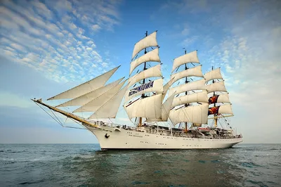 Корабль \"Одиссея\" с белыми парусами, зелено-коричневый корпус, 58*8*48см  (4610187) - Купить по цене от 3 900.00 руб. | Интернет магазин SIMA-LAND.RU