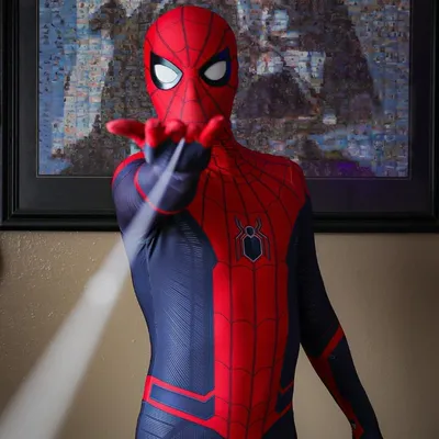 Сексапильная блестяшка»: новый костюм Человека-паука показали публике