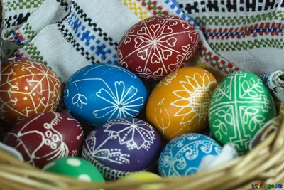 Как раскрасить пасхальные яйца: тренды крашенок-2022 | Українські Новини