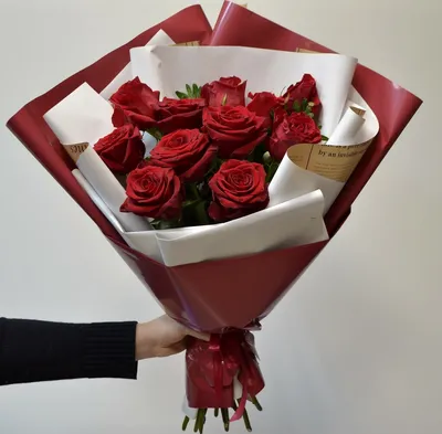 Букет из 11 белых роз на 8 марта купить в Краснодаре с доставкой