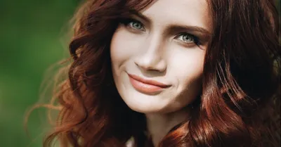 Красивая рыжая девушка на природе Stock Photo | Adobe Stock