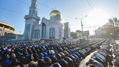 Путин и Медведев поздравили мусульман с праздником Курбан-байрам -  Российская газета