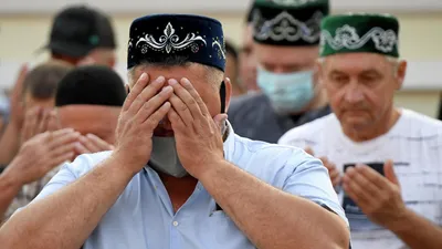 В российских мечетях празднуют Курбан-байрам - Новости – Общество –  Коммерсантъ
