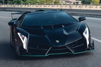 Here's proof that two Lambo Veneno roadsters are better than one | Top Gear