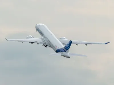 Летящий пассажирский самолет на фоне синего неба Stock Photo | Adobe Stock