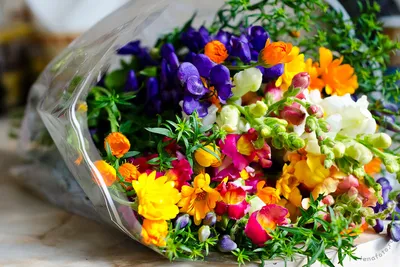 Лето у бабули: подсолнух и другие цветы по цене 2590 ₽ - купить в RoseMarkt  с доставкой по Санкт-Петербургу
