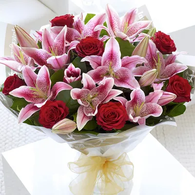 10 лилий с 9 красными розами в букете за 11 890 руб. | Бесплатная доставка  цветов по Москве