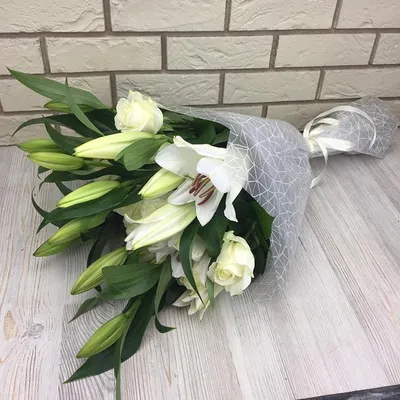 Купить Букет из лилии и роз по цене 3290₽ доставка в Рязани |  http://Cvetnik62.ru