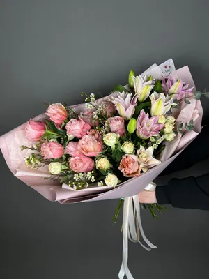 Букет из роз, тюльпанов и лилий - купить в Москве по цене 3590 р - Magic  Flower