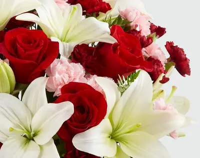 Купить букет из лилии, роз и кустовой хризантемы в Москве с доставкой  недорого