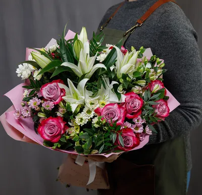 Купить букет из лилии, роз и хризантем в Омске с доставкой недорого