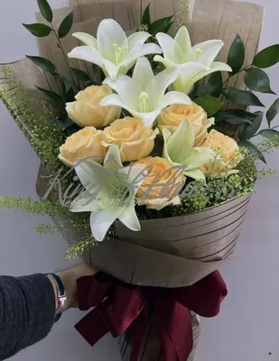 Траурный букет из белых роз и лилий c эвкалиптом от 6 700 руб - купить по  выгодной цене в Москве