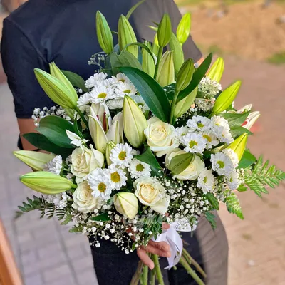 Купить Белую лилию и розу \"Лили\" в Новокузнецке с доставкой