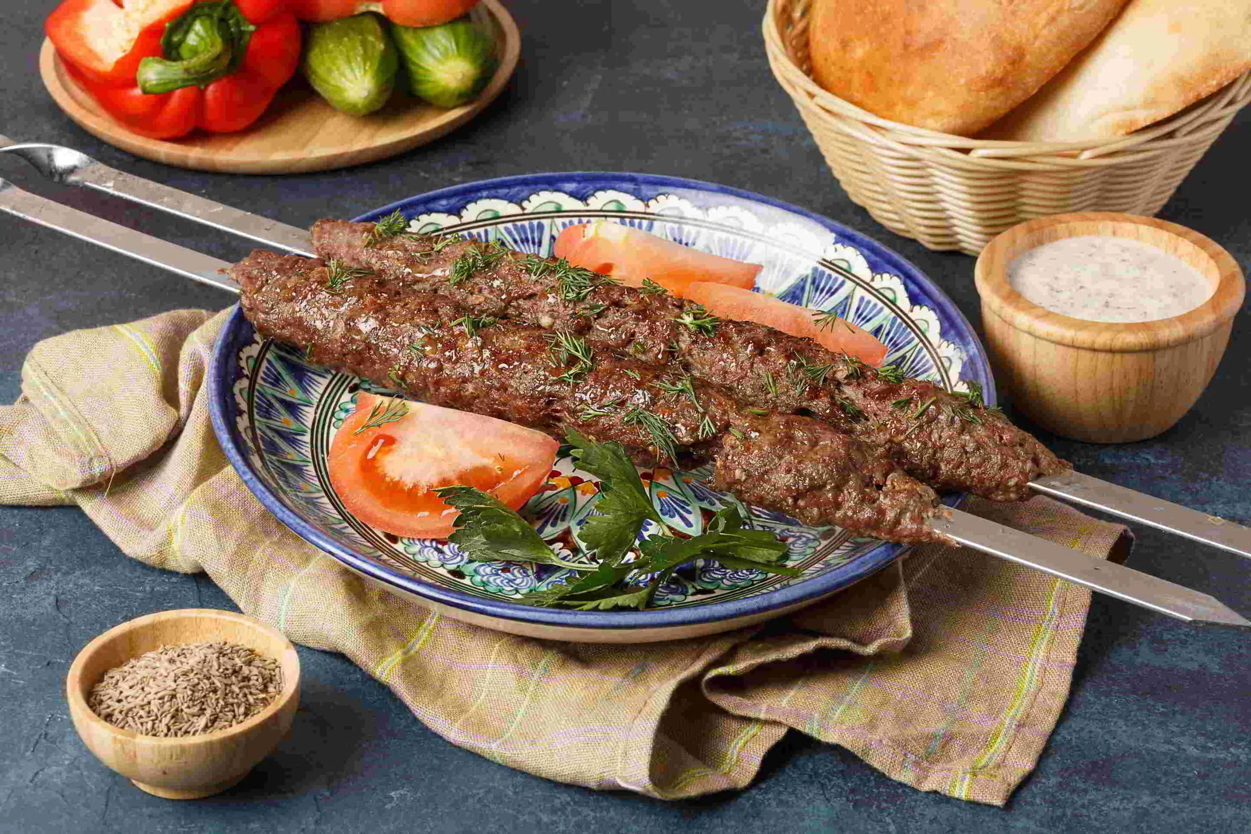 Как жарить люля. Люля кебаб. Люля-кебаб (азербайджанское национальное блюдо). Люля кебаб говяжий. Люля кебаб баранина.