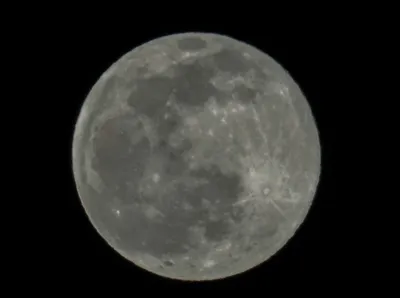 НАСА опубликовало фото нового кратера на Луне, который, вероятно, появился  после падения «Луны-25» / Хабр
