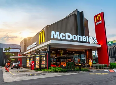 Mcdonalds sign and logo hi-res stock photography and images - Alamy