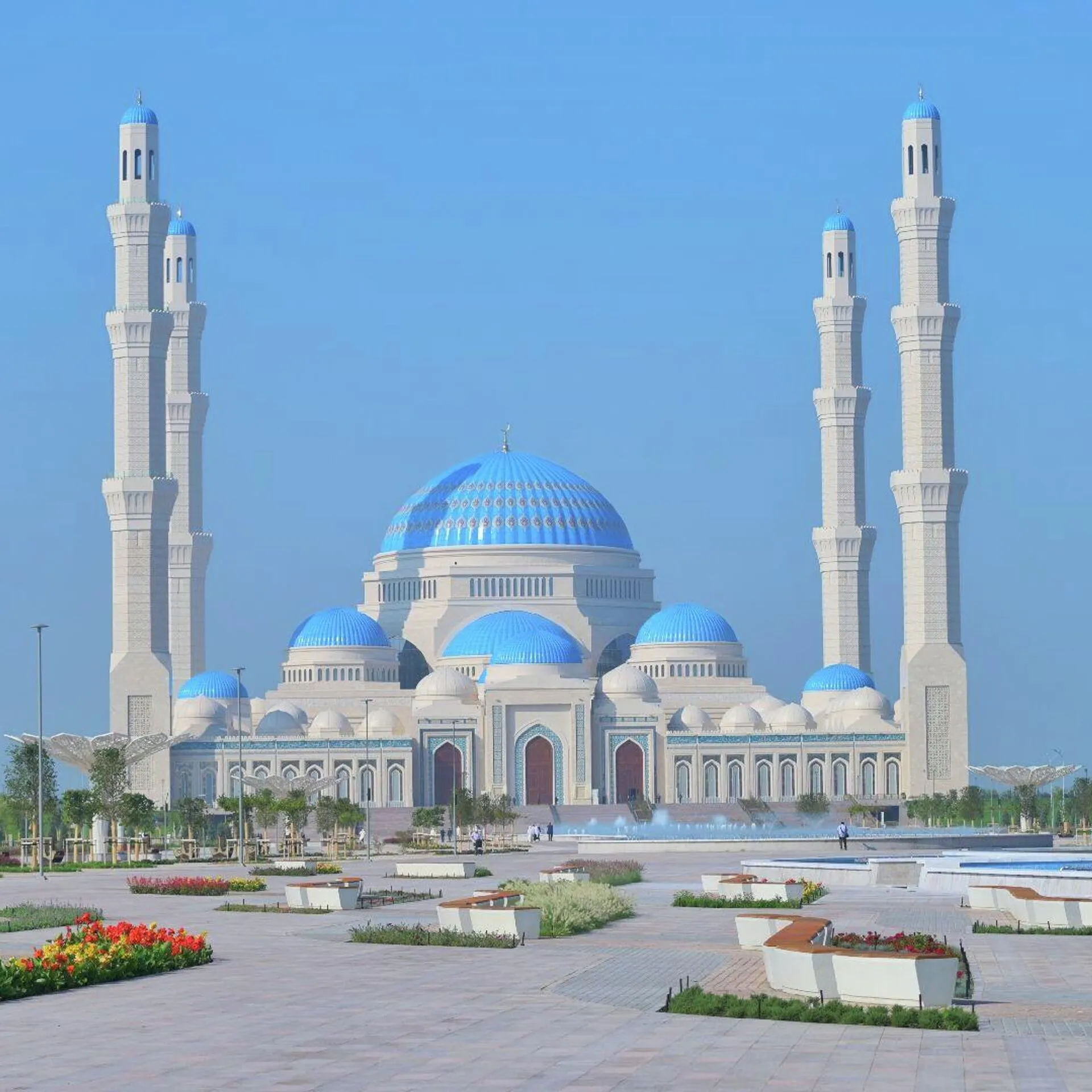 Астана самая большая мечеть. Центральная мечеть Нур-Астана. Мечеть в Астане самая большая. Бас мешіт Астана.