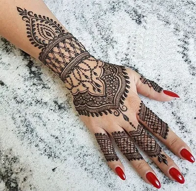 cool Рисунки мехенди на руке (Фото 2018) — Легкие и очаровательные эскизы |  Henna tattoo designs, Wrist henna, Henna designs