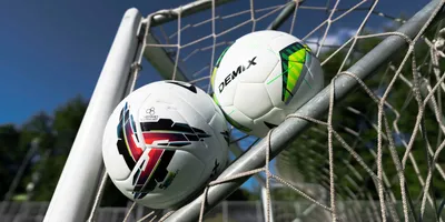 Чем мяч в большом футболе отличается от мяча в мини-футболе — Спортмастер  Медиа