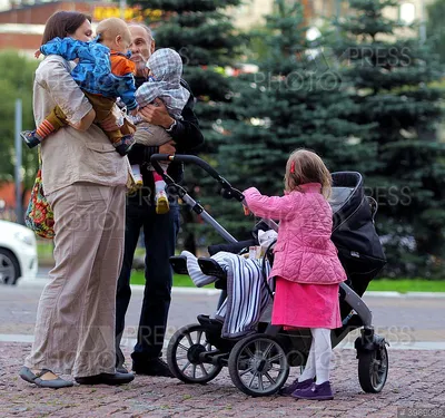 Бесплатная медицинская помощь многодетным семьям / Здоровая многодетная  семья / Лечебно-диагностический центр МедЭксперт Саратов / Энгельс