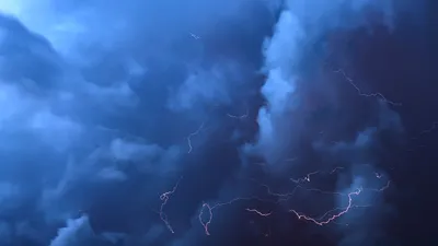 Гром и сверкающие молнии: как выглядит Никополь во время грозы | Інформатор  Нікополь