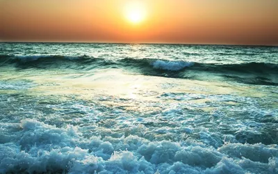 Камни морского побережья размахивают спрей заставки. Красивый пейзаж моря  Стоковое Фото - изображение насчитывающей напольно, океан: 195423094