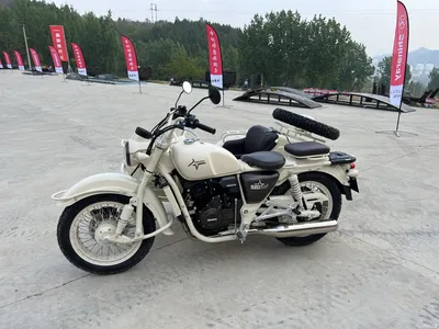 Старый зеленый мотоцикл Урал с …» — создано в Шедевруме
