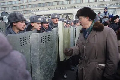 УВАЖАЕМЫЕ КОЛЛЕГИ! ДОРОГИЕ МУЖЧИНЫ! Сердечно поздравляем Вас с наступающим 23  февраля – Днем Защитника Отечества! — КОГАУ ДО \"СШОР \"Юность\"