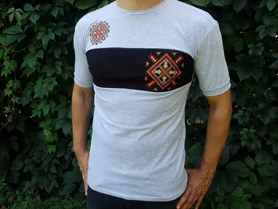 5 базовых футболок, которые должны быть в летнем гардеробе у каждого мужчины  | GQ Россия