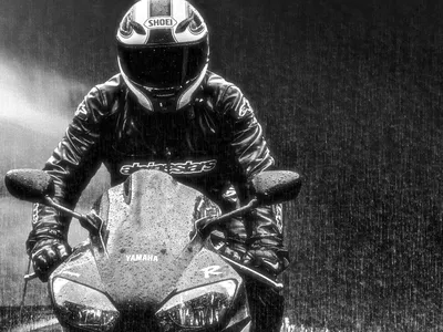 Девушка на мотоцикле стоковое фото. изображение насчитывающей гонщик -  92131828