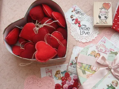 Коробка сердец на День Влюбленных 14 февраля - обои для рабочего стола,  картинки, фото