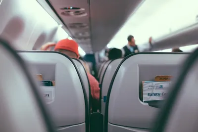 Почему знатоки выбирают «худшее» место в самолете