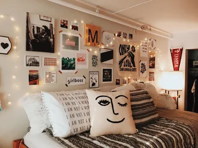 комната с плакатами на стене | Рисунки чернилами, Плакат, Плакаты для  спальни