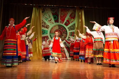 В Торжке проходит выставка народных костюмов и ювелирных украшений —  Русская вера