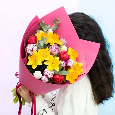 Нарциссы, тюльпаны и незабудки . Цена: 7400 руб в интернет-магазине  Centre-flower.ru