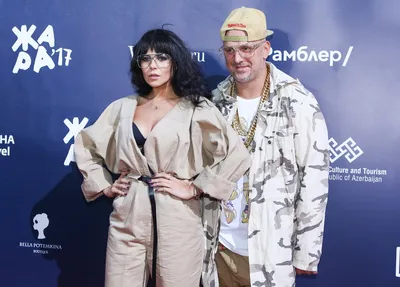 Настя Каменских показала неотфотошопленную фигуру в белом бикини