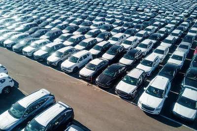 Минпромторг: продажи новых автомобилей в России за 11 месяцев выросли на  59% - Российская газета