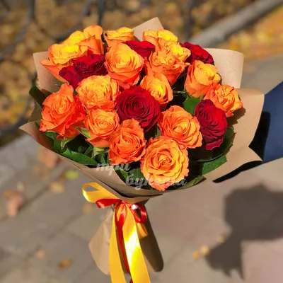 Оранжевые розы в коробке | Maison des Fleurs