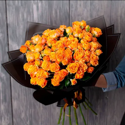 Купить букет из 21 оранжевой розы 70 см по доступной цене с доставкой в  Москве и области в интернет-магазине Город Букетов